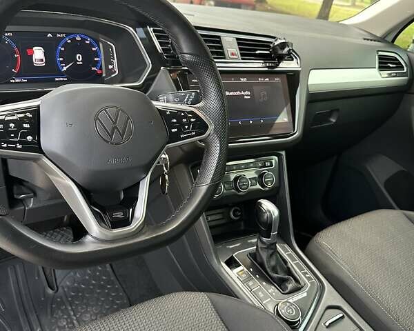 Белый Фольксваген Тигуан, объемом двигателя 2.01 л и пробегом 270 тыс. км за 21300 $, фото 1 на Automoto.ua