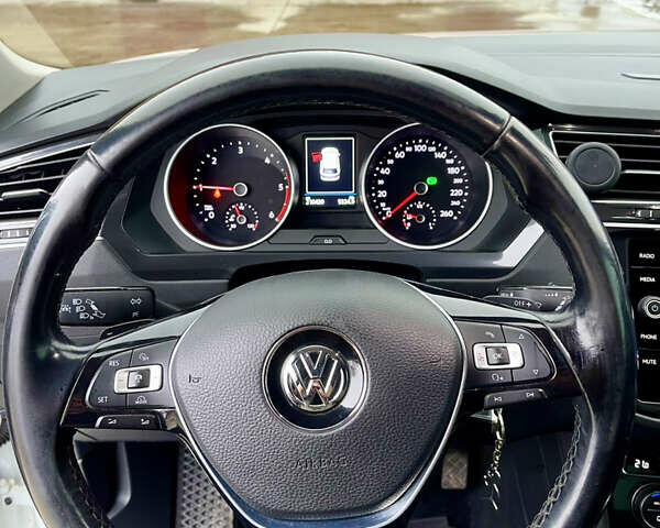 Белый Фольксваген Тигуан, объемом двигателя 2 л и пробегом 210 тыс. км за 23999 $, фото 43 на Automoto.ua