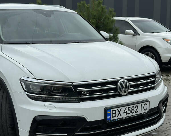 Белый Фольксваген Тигуан, объемом двигателя 1.97 л и пробегом 209 тыс. км за 25000 $, фото 2 на Automoto.ua