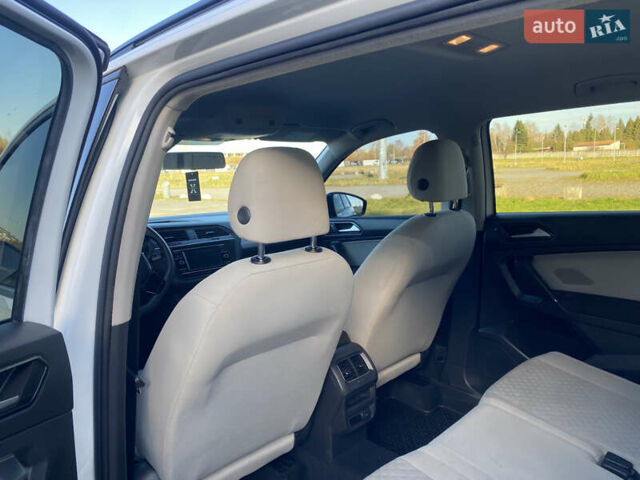 Белый Фольксваген Тигуан, объемом двигателя 2 л и пробегом 166 тыс. км за 14700 $, фото 33 на Automoto.ua