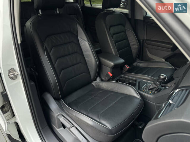 Білий Фольксваген Тігуан, об'ємом двигуна 1.98 л та пробігом 74 тис. км за 22222 $, фото 32 на Automoto.ua