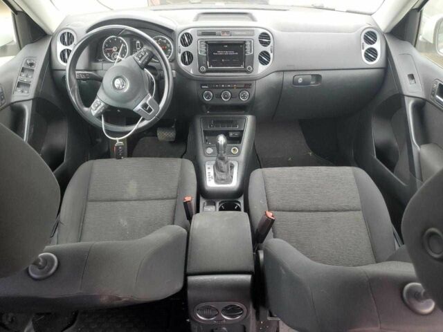 Білий Фольксваген Тігуан, об'ємом двигуна 2 л та пробігом 56 тис. км за 1200 $, фото 7 на Automoto.ua