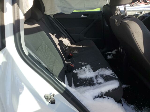 Білий Фольксваген Тігуан, об'ємом двигуна 2 л та пробігом 117 тис. км за 8400 $, фото 10 на Automoto.ua