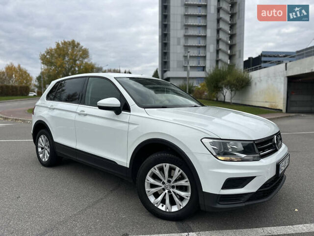 Білий Фольксваген Тігуан, об'ємом двигуна 2 л та пробігом 144 тис. км за 19500 $, фото 1 на Automoto.ua