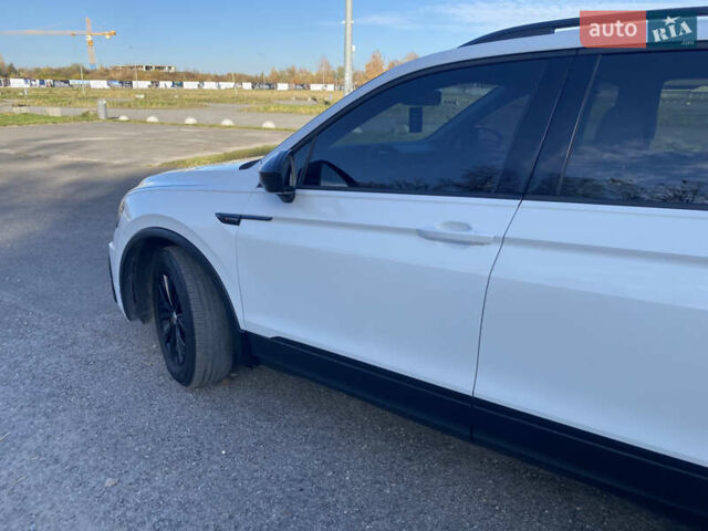 Белый Фольксваген Тигуан, объемом двигателя 2 л и пробегом 166 тыс. км за 14700 $, фото 14 на Automoto.ua