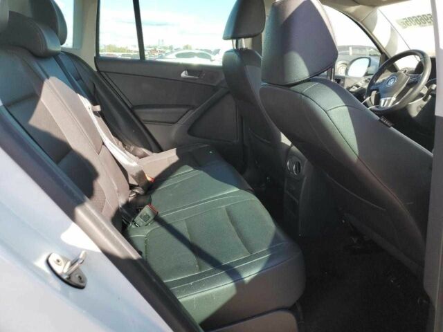 Білий Фольксваген Тігуан, об'ємом двигуна 2 л та пробігом 130 тис. км за 2900 $, фото 9 на Automoto.ua