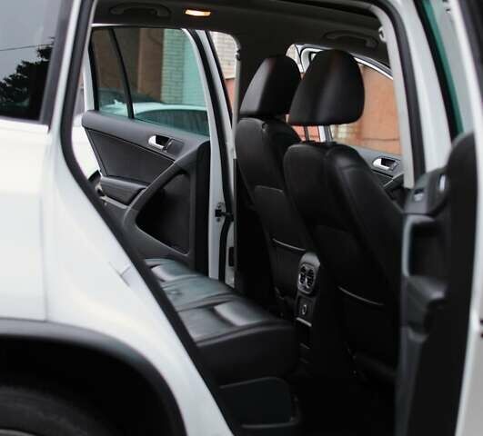 Белый Фольксваген Тигуан, объемом двигателя 1.98 л и пробегом 145 тыс. км за 14200 $, фото 57 на Automoto.ua