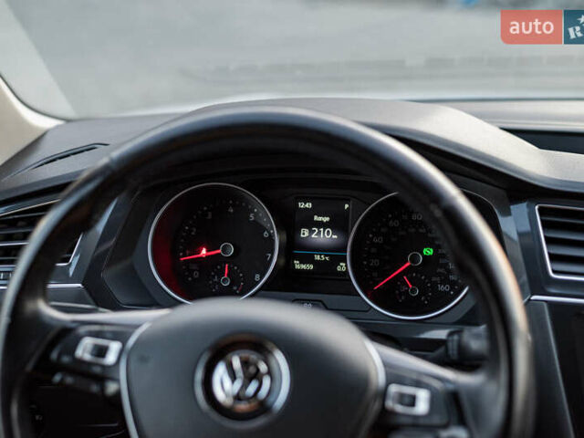 Білий Фольксваген Тігуан, об'ємом двигуна 2 л та пробігом 169 тис. км за 20900 $, фото 22 на Automoto.ua