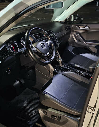 Білий Фольксваген Тігуан, об'ємом двигуна 2 л та пробігом 128 тис. км за 21500 $, фото 15 на Automoto.ua