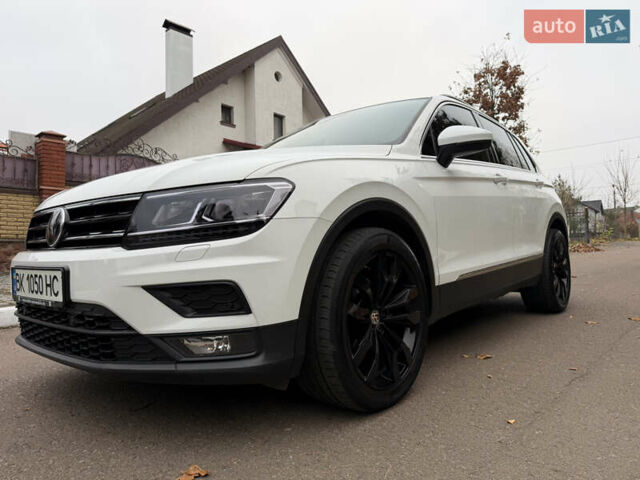Белый Фольксваген Тигуан, объемом двигателя 1.98 л и пробегом 200 тыс. км за 21950 $, фото 3 на Automoto.ua