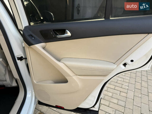 Белый Фольксваген Тигуан, объемом двигателя 1.98 л и пробегом 108 тыс. км за 14500 $, фото 16 на Automoto.ua