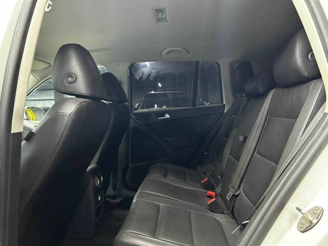 Білий Фольксваген Тігуан, об'ємом двигуна 2 л та пробігом 166 тис. км за 14200 $, фото 13 на Automoto.ua