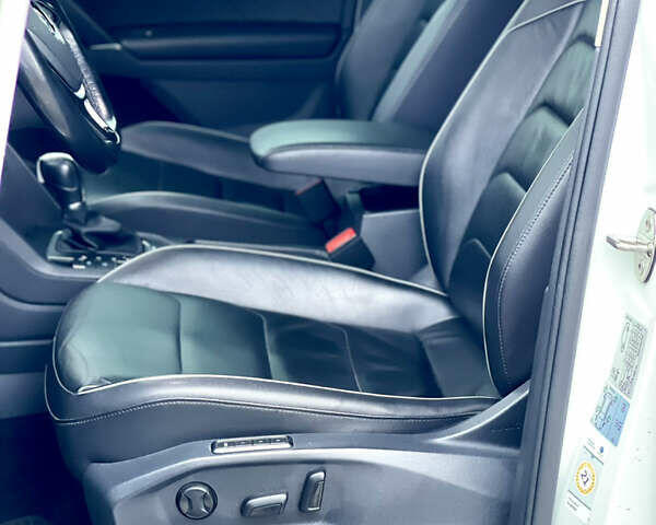 Белый Фольксваген Тигуан, объемом двигателя 2 л и пробегом 210 тыс. км за 23999 $, фото 36 на Automoto.ua