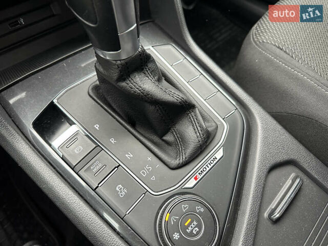 Білий Фольксваген Тігуан, об'ємом двигуна 2 л та пробігом 144 тис. км за 19500 $, фото 30 на Automoto.ua