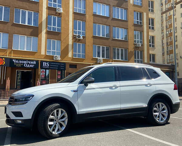 Белый Фольксваген Тигуан, объемом двигателя 1.97 л и пробегом 182 тыс. км за 26200 $, фото 1 на Automoto.ua