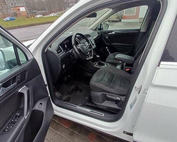 Белый Фольксваген Тигуан, объемом двигателя 1.98 л и пробегом 195 тыс. км за 25000 $, фото 6 на Automoto.ua