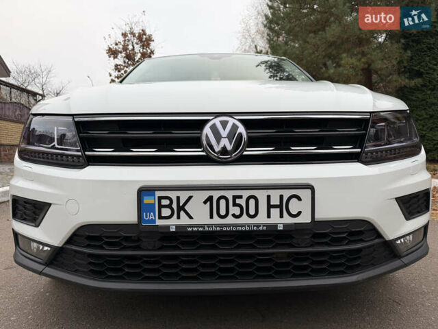 Белый Фольксваген Тигуан, объемом двигателя 1.98 л и пробегом 200 тыс. км за 21950 $, фото 4 на Automoto.ua