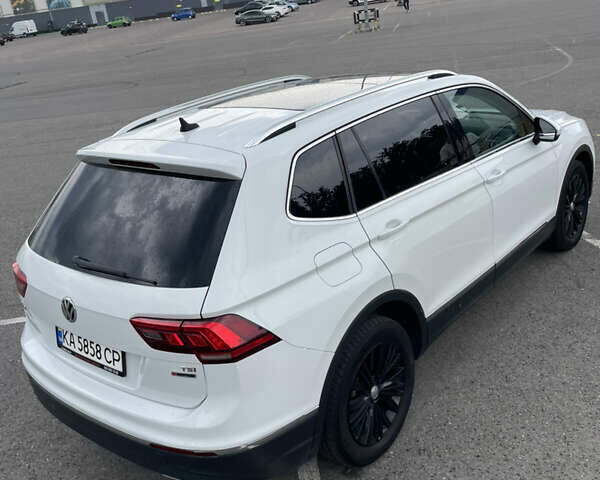 Білий Фольксваген Тігуан, об'ємом двигуна 2 л та пробігом 128 тис. км за 21500 $, фото 6 на Automoto.ua
