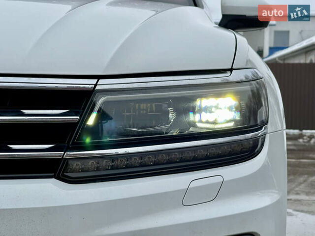 Белый Фольксваген Тигуан, объемом двигателя 2 л и пробегом 210 тыс. км за 23999 $, фото 12 на Automoto.ua