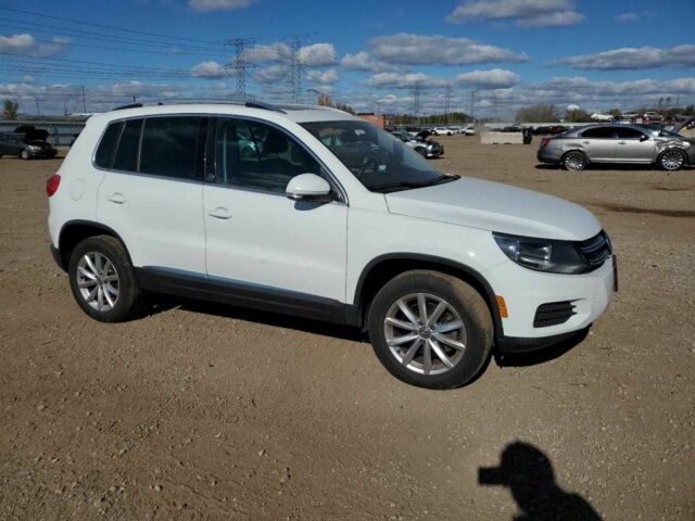 Білий Фольксваген Тігуан, об'ємом двигуна 2 л та пробігом 130 тис. км за 2900 $, фото 4 на Automoto.ua