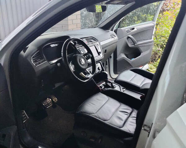 Белый Фольксваген Тигуан, объемом двигателя 1.97 л и пробегом 137 тыс. км за 28999 $, фото 4 на Automoto.ua