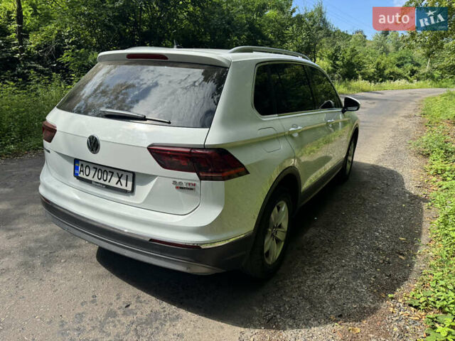 Белый Фольксваген Тигуан, объемом двигателя 1.97 л и пробегом 282 тыс. км за 22500 $, фото 6 на Automoto.ua