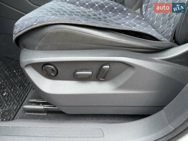 Білий Фольксваген Тігуан, об'ємом двигуна 1.98 л та пробігом 163 тис. км за 17500 $, фото 76 на Automoto.ua