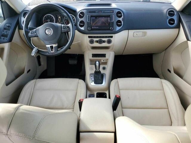 Белый Фольксваген Тигуан, объемом двигателя 2 л и пробегом 140 тыс. км за 1700 $, фото 7 на Automoto.ua