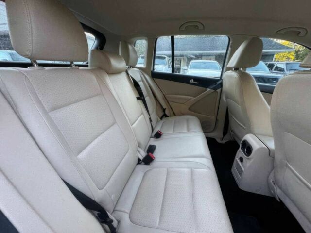 Белый Фольксваген Тигуан, объемом двигателя 2 л и пробегом 59 тыс. км за 10500 $, фото 12 на Automoto.ua