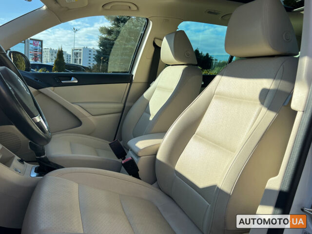 Білий Фольксваген Тігуан, об'ємом двигуна 2 л та пробігом 150 тис. км за 15999 $, фото 17 на Automoto.ua