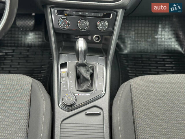 Білий Фольксваген Тігуан, об'ємом двигуна 2 л та пробігом 144 тис. км за 19500 $, фото 25 на Automoto.ua