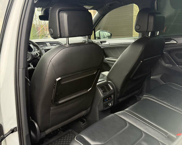 Белый Фольксваген Тигуан, объемом двигателя 1.97 л и пробегом 278 тыс. км за 25500 $, фото 31 на Automoto.ua