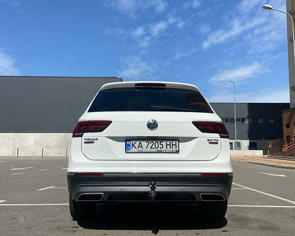 Белый Фольксваген Тигуан, объемом двигателя 1.97 л и пробегом 182 тыс. км за 26200 $, фото 3 на Automoto.ua