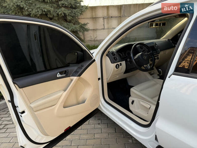 Белый Фольксваген Тигуан, объемом двигателя 1.98 л и пробегом 108 тыс. км за 14500 $, фото 10 на Automoto.ua