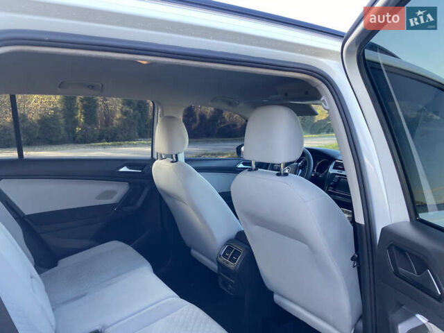 Белый Фольксваген Тигуан, объемом двигателя 2 л и пробегом 166 тыс. км за 14700 $, фото 39 на Automoto.ua