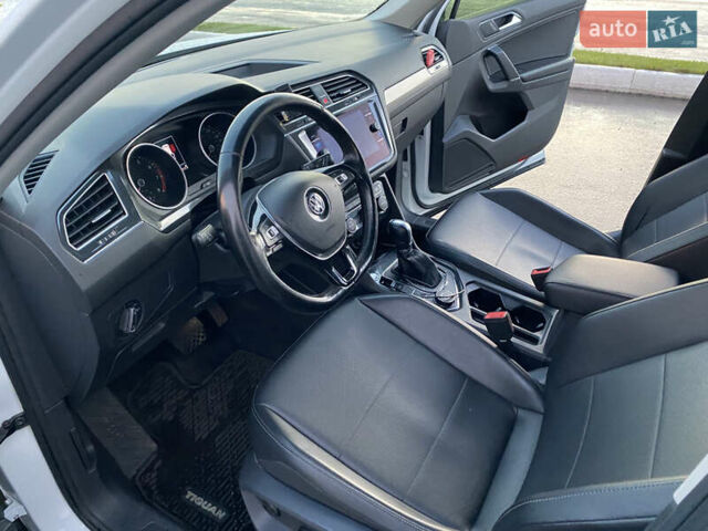 Білий Фольксваген Тігуан, об'ємом двигуна 1.98 л та пробігом 128 тис. км за 24000 $, фото 16 на Automoto.ua