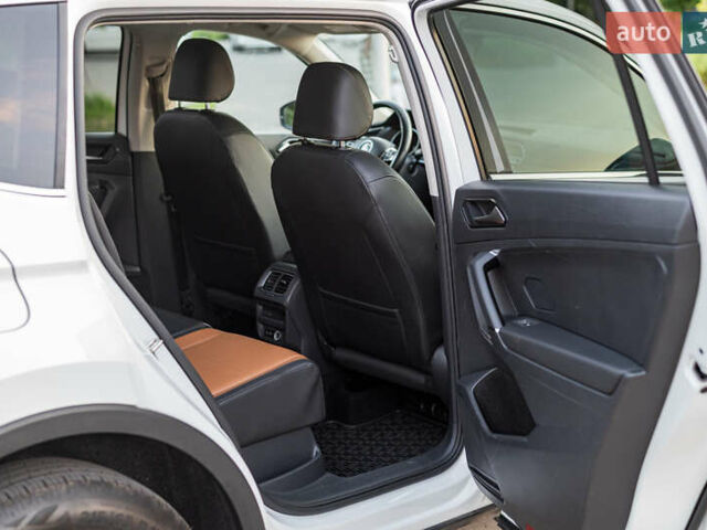 Білий Фольксваген Тігуан, об'ємом двигуна 2 л та пробігом 169 тис. км за 20900 $, фото 16 на Automoto.ua