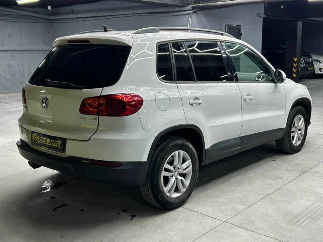Білий Фольксваген Тігуан, об'ємом двигуна 2 л та пробігом 166 тис. км за 14200 $, фото 5 на Automoto.ua