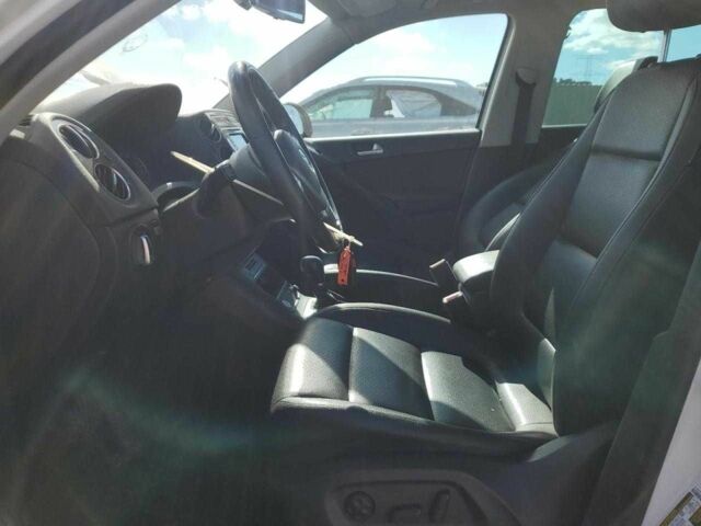 Білий Фольксваген Тігуан, об'ємом двигуна 2 л та пробігом 130 тис. км за 2900 $, фото 6 на Automoto.ua