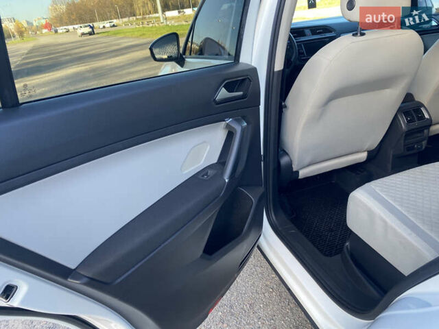 Белый Фольксваген Тигуан, объемом двигателя 2 л и пробегом 166 тыс. км за 14700 $, фото 34 на Automoto.ua