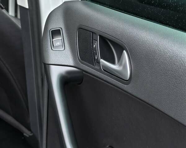 Белый Фольксваген Тигуан, объемом двигателя 1.98 л и пробегом 145 тыс. км за 14200 $, фото 19 на Automoto.ua