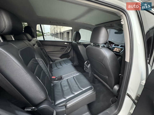 Білий Фольксваген Тігуан, об'ємом двигуна 1.98 л та пробігом 74 тис. км за 22222 $, фото 29 на Automoto.ua