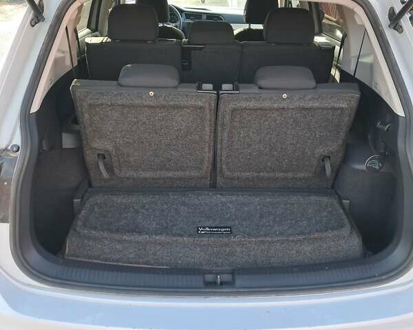 Белый Фольксваген Тигуан, объемом двигателя 2 л и пробегом 243 тыс. км за 13700 $, фото 9 на Automoto.ua