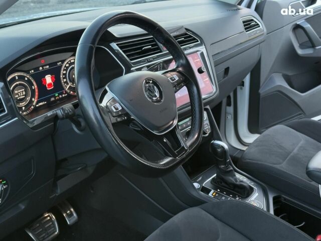 Белый Фольксваген Тигуан, объемом двигателя 2 л и пробегом 161 тыс. км за 24890 $, фото 27 на Automoto.ua