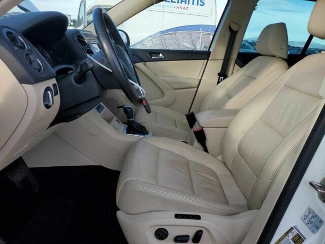 Белый Фольксваген Тигуан, объемом двигателя 2 л и пробегом 140 тыс. км за 1700 $, фото 6 на Automoto.ua