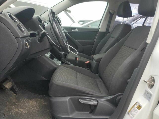 Білий Фольксваген Тігуан, об'ємом двигуна 2 л та пробігом 56 тис. км за 1200 $, фото 6 на Automoto.ua