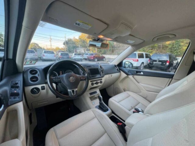 Белый Фольксваген Тигуан, объемом двигателя 2 л и пробегом 59 тыс. км за 10500 $, фото 10 на Automoto.ua