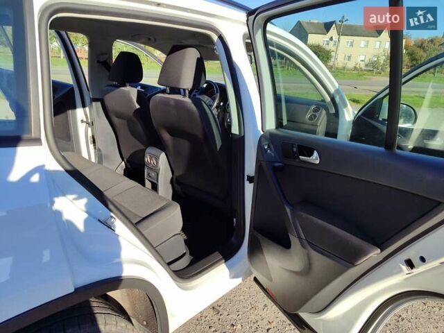 Белый Фольксваген Тигуан, объемом двигателя 2 л и пробегом 93 тыс. км за 13500 $, фото 16 на Automoto.ua