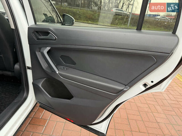 Білий Фольксваген Тігуан, об'ємом двигуна 1.98 л та пробігом 163 тис. км за 17500 $, фото 92 на Automoto.ua