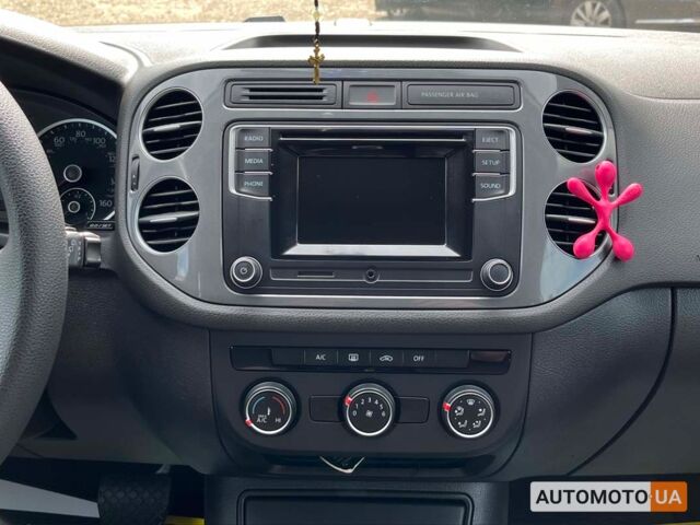 Белый Фольксваген Тигуан, объемом двигателя 2 л и пробегом 83 тыс. км за 14400 $, фото 15 на Automoto.ua